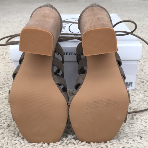 Steve Madden Tasssal Taupe Suede - Picture 5 of 7
